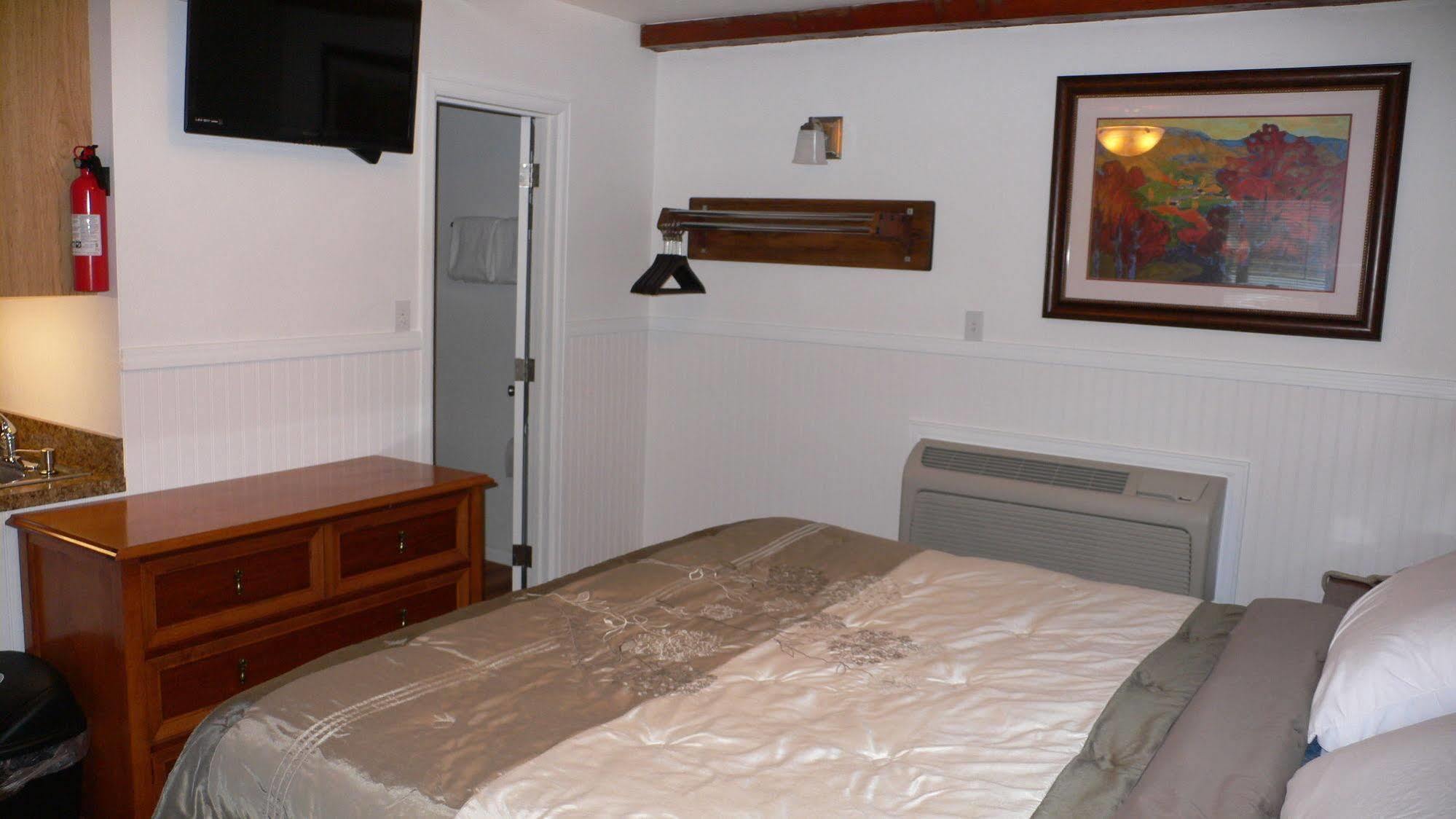 Western Star Inn Rifle Eksteriør bilde